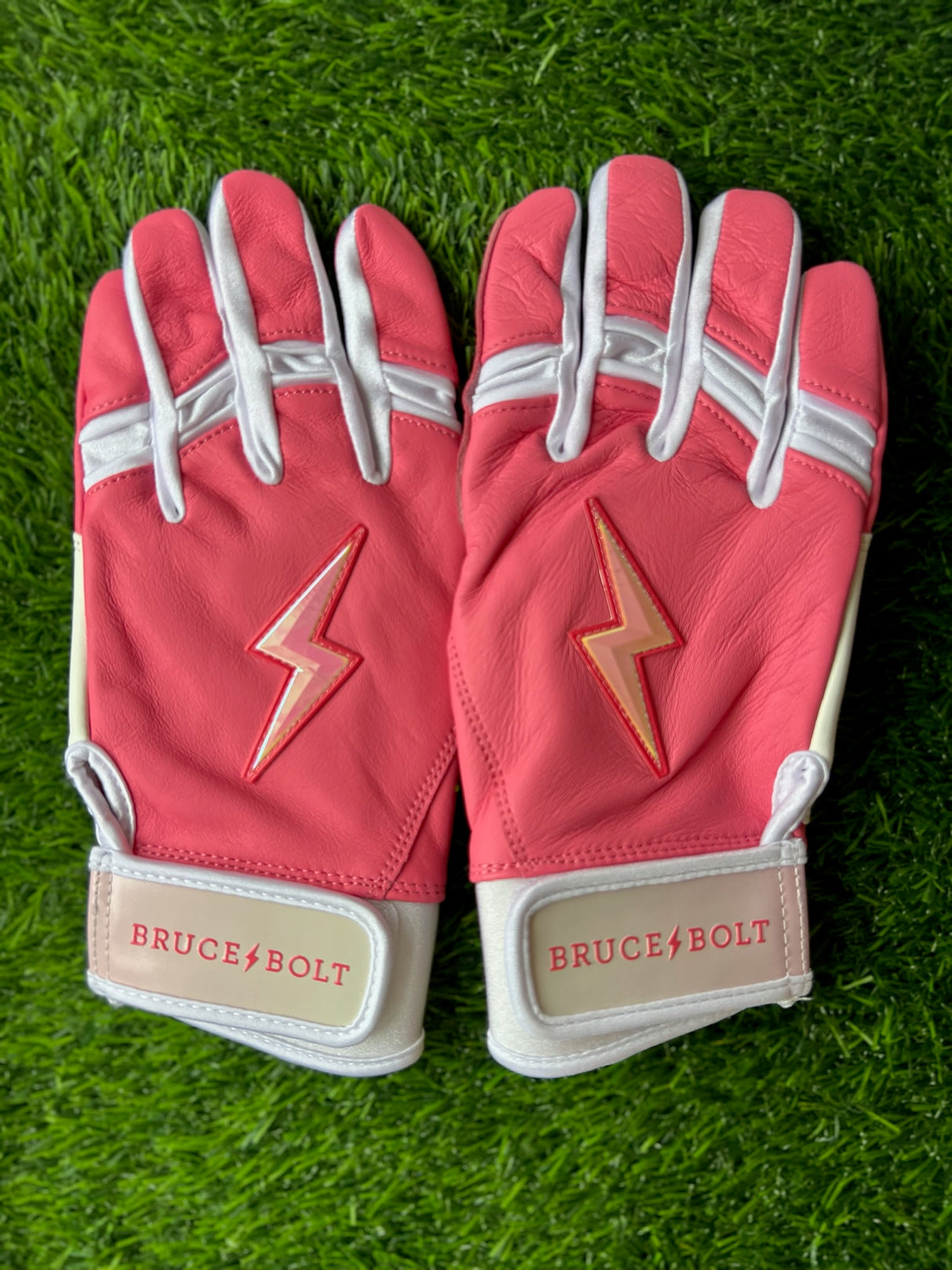 Bruce Bolt Creator Series Dusty Pink Short Cuff Batting Gloves