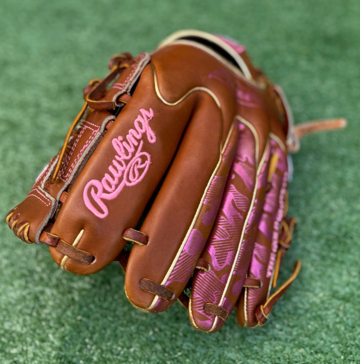 Used Rawlings Colorsync 9.0 11.75in Heart of the Hide Pitchers Glove