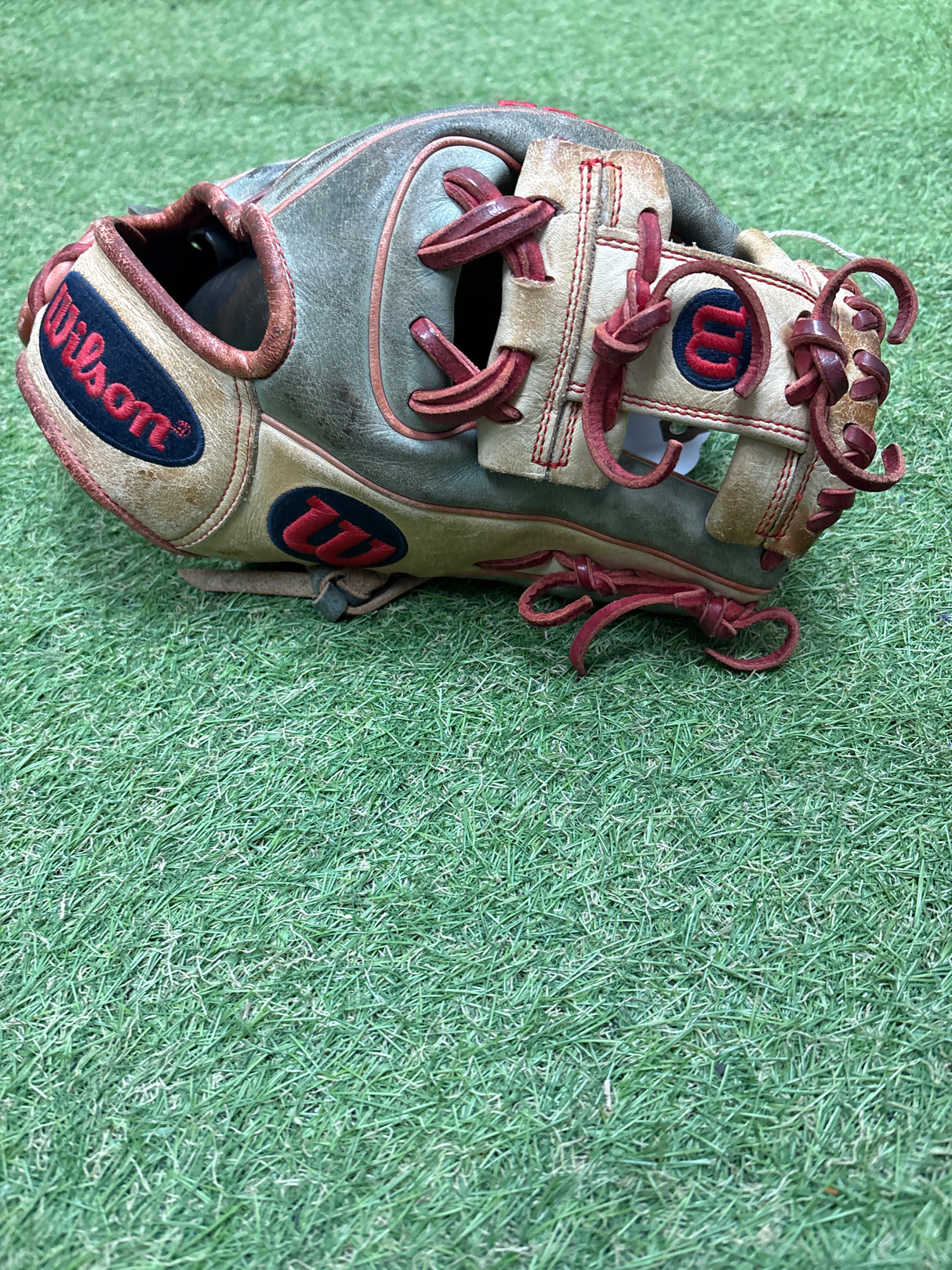 Used Wilson A2000 1788 11.25 I-Web Infielders Glove Navy & Blonde W/Red Lace