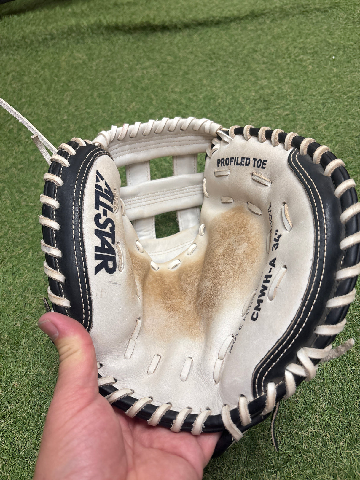 Used All-Star Heiress Series 34" Fastpitch RHT Catchers Mitt - White