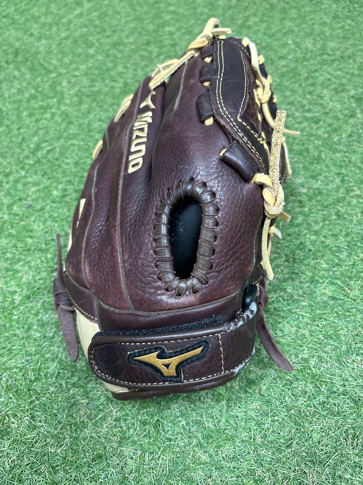 Used Mizuno Franchise 12.5in RHT Softball Glove