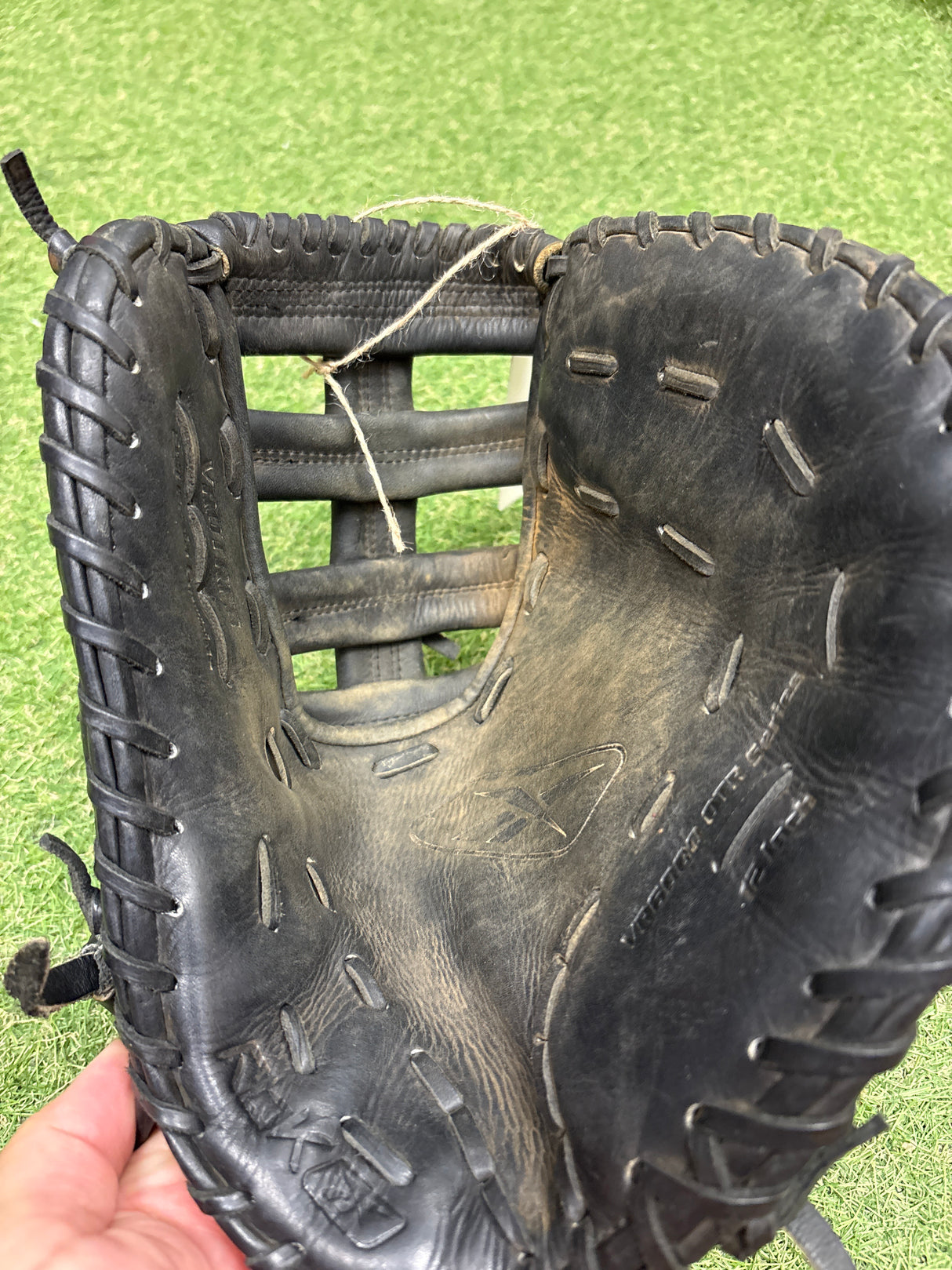 Used Reebok VR6000 Series 12in RHT First Base Mitt