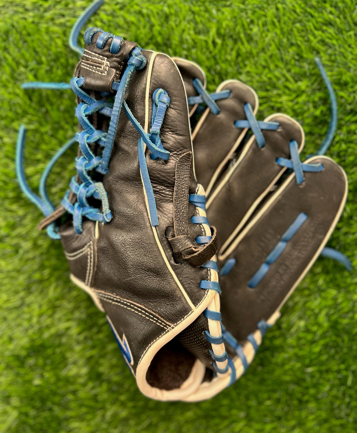 Used Marucci Acadia 11.75in Youth Glove