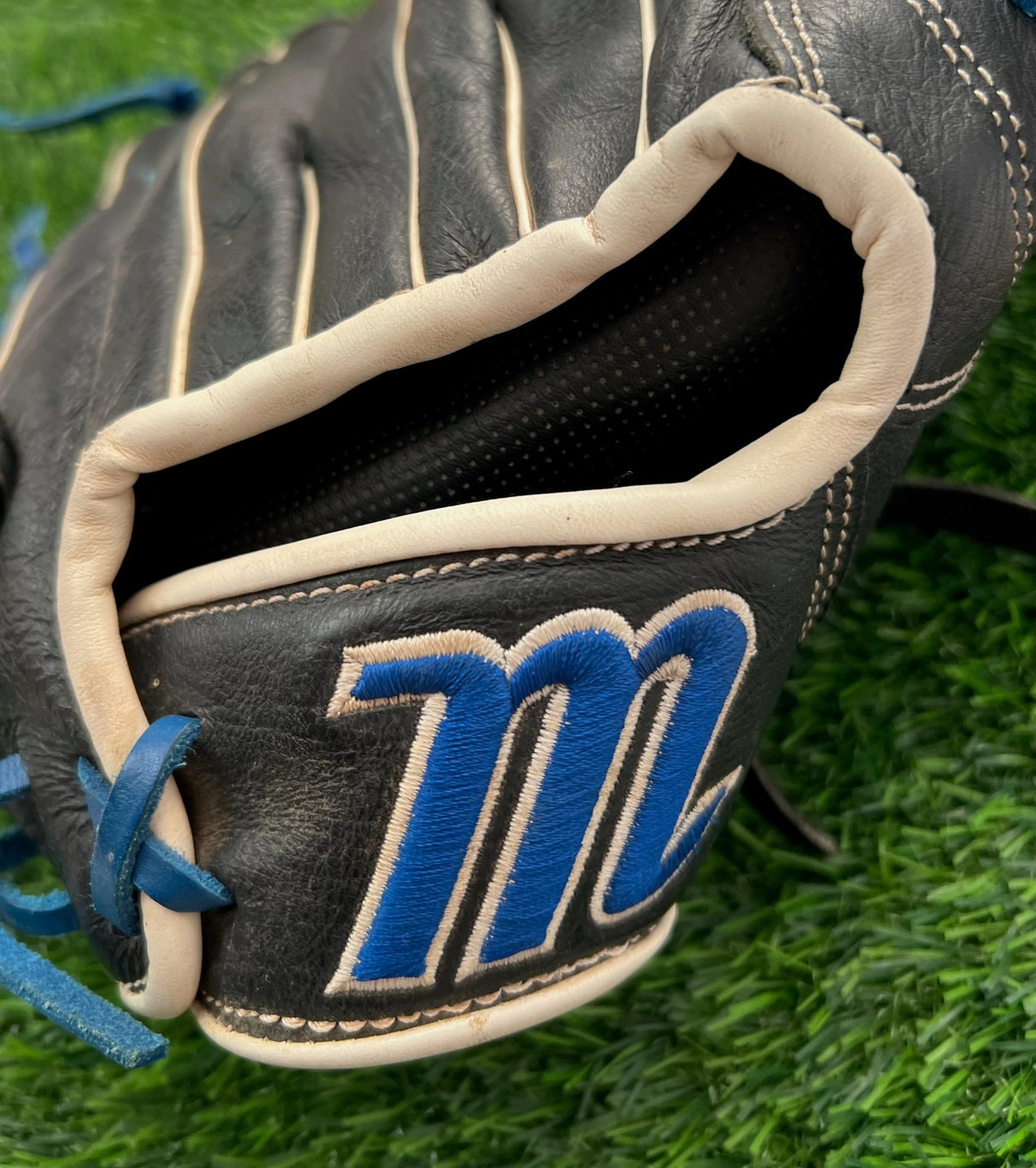 Used Marucci Acadia 11.75in Youth Glove