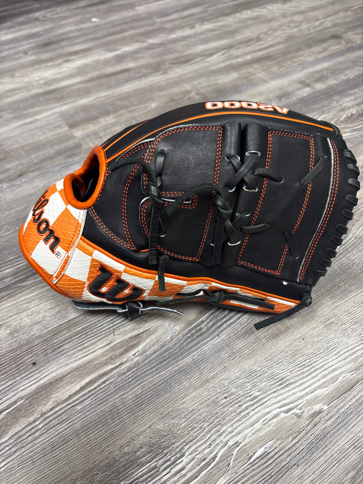 New Wilson A2000 12" B2 SuperSkin Knoxville Series Pitchers Glove