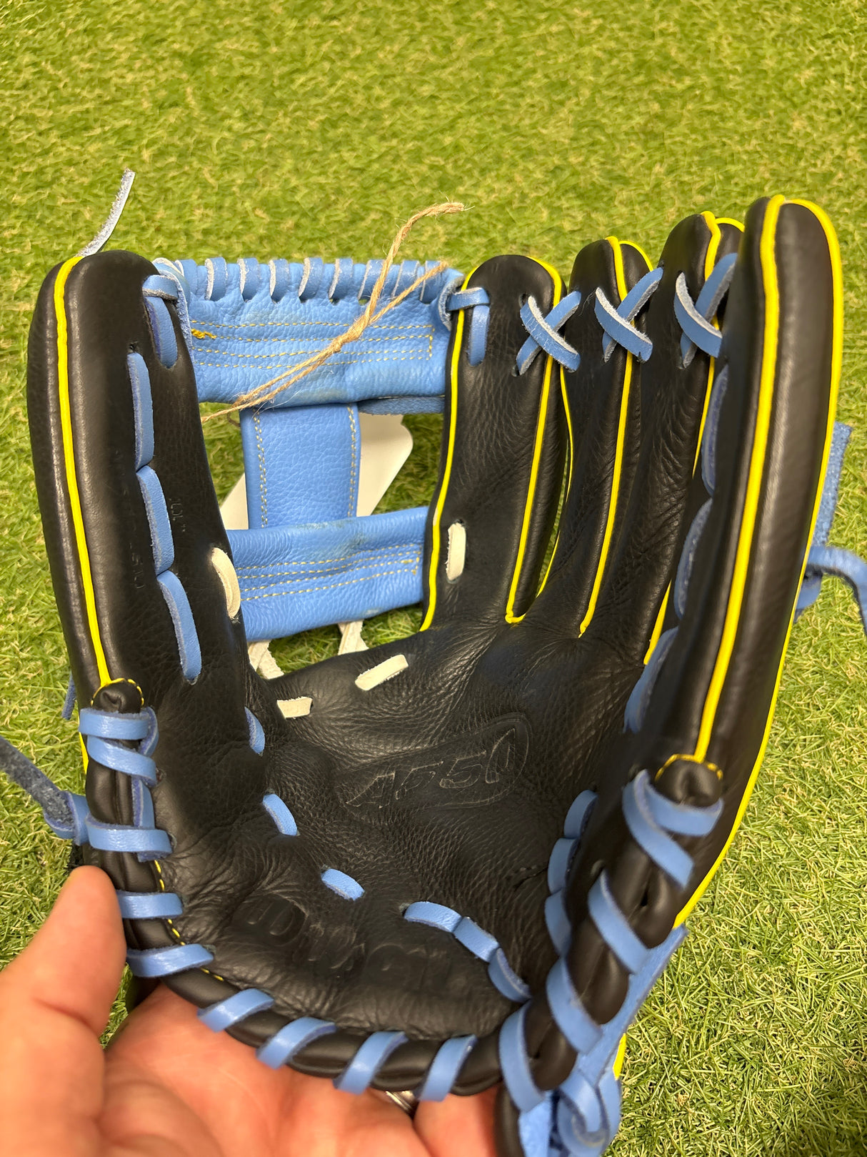 Used Wilson A550 11" Youth Baseball Glove