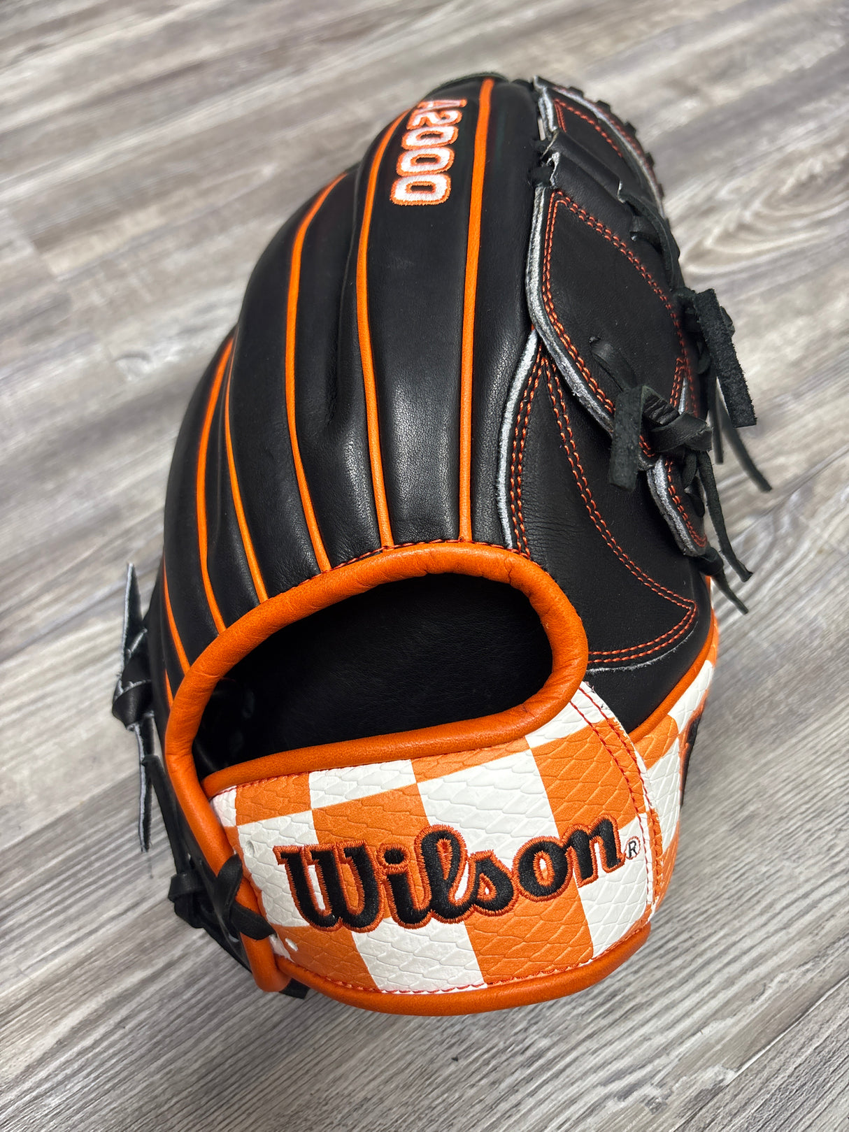 New Wilson A2000 12" B2 SuperSkin Knoxville Series Pitchers Glove