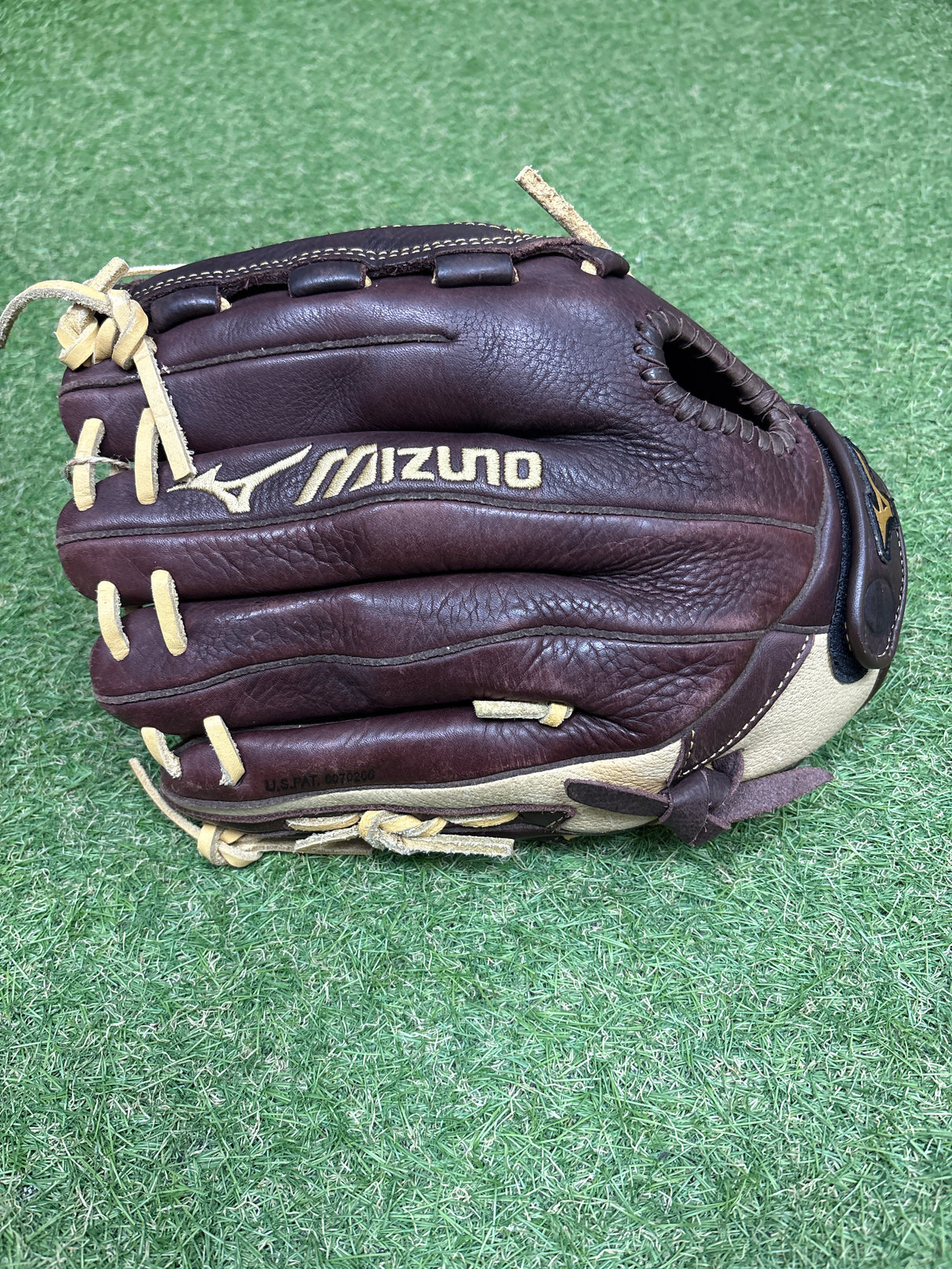 Used Mizuno Franchise 12.5in RHT Softball Glove