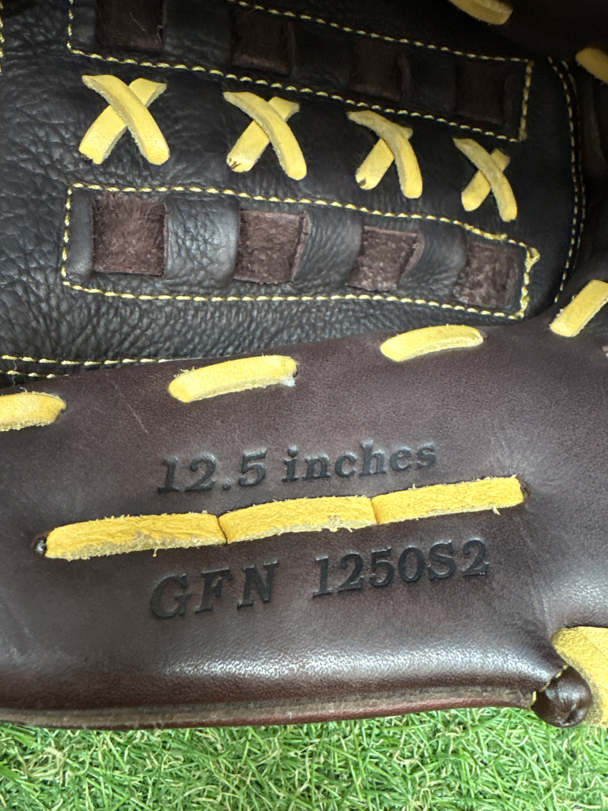 Used Mizuno Franchise 12.5in RHT Softball Glove