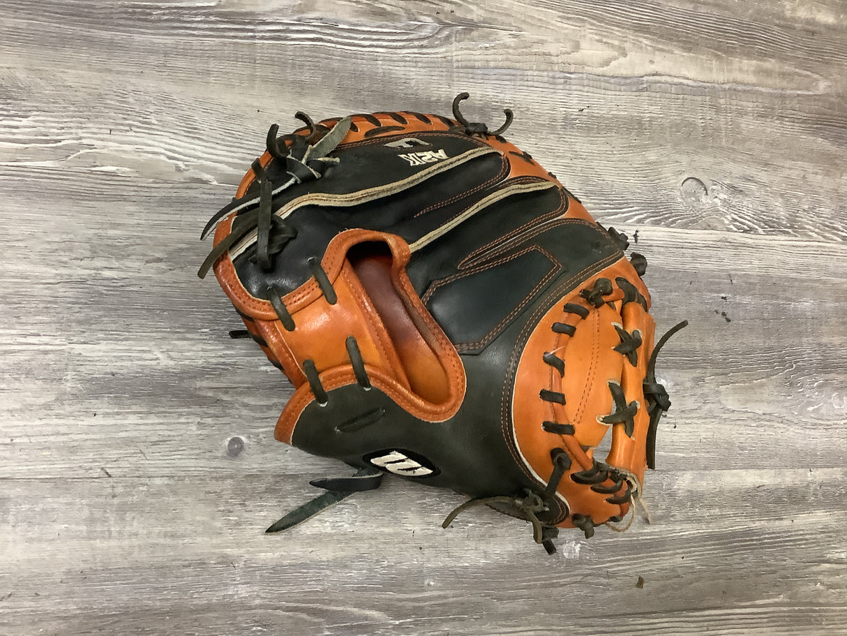 Used Wilson A2K 33.5in M1 Catchers Mitt