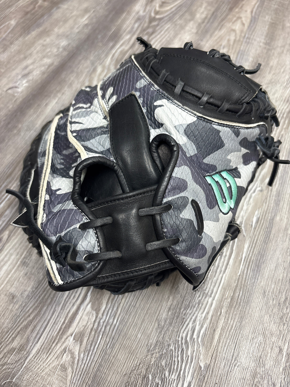 Used Wilson A2000 AW28 Super SnakeSkin Austin Wells 34" Baseball Catcher's Mitt