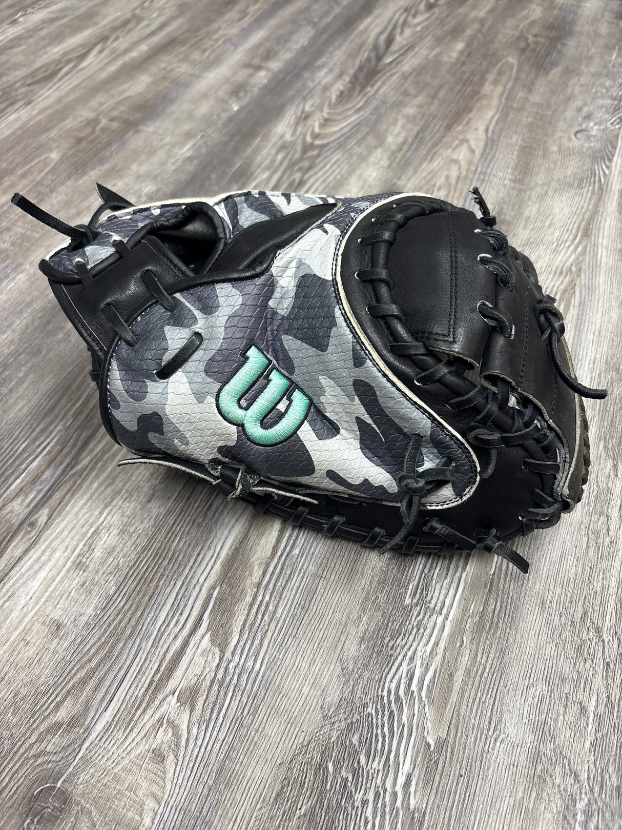 Used Wilson A2000 AW28 Super SnakeSkin Austin Wells 34" Baseball Catcher's Mitt