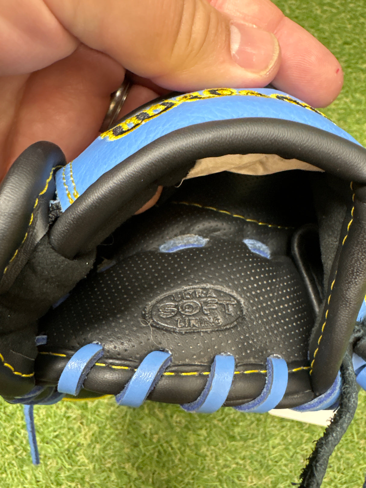 Used Wilson A550 11" Youth Baseball Glove