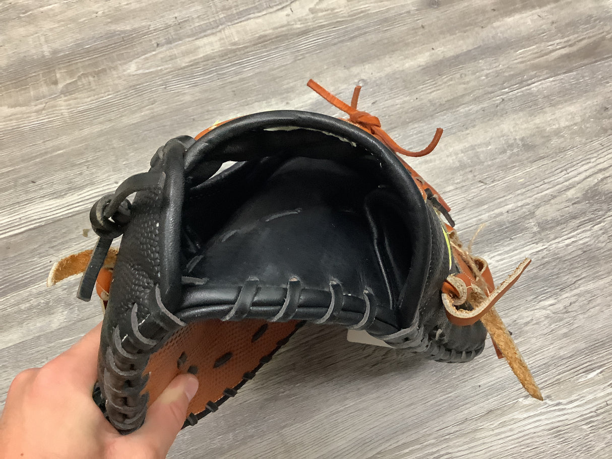 Used Wilson A2000 SuperSkin Spin Control SC1620 12.5in Firstbase Mitt