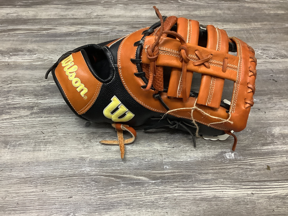 Used Wilson A2000 SuperSkin Spin Control SC1620 12.5in Firstbase Mitt