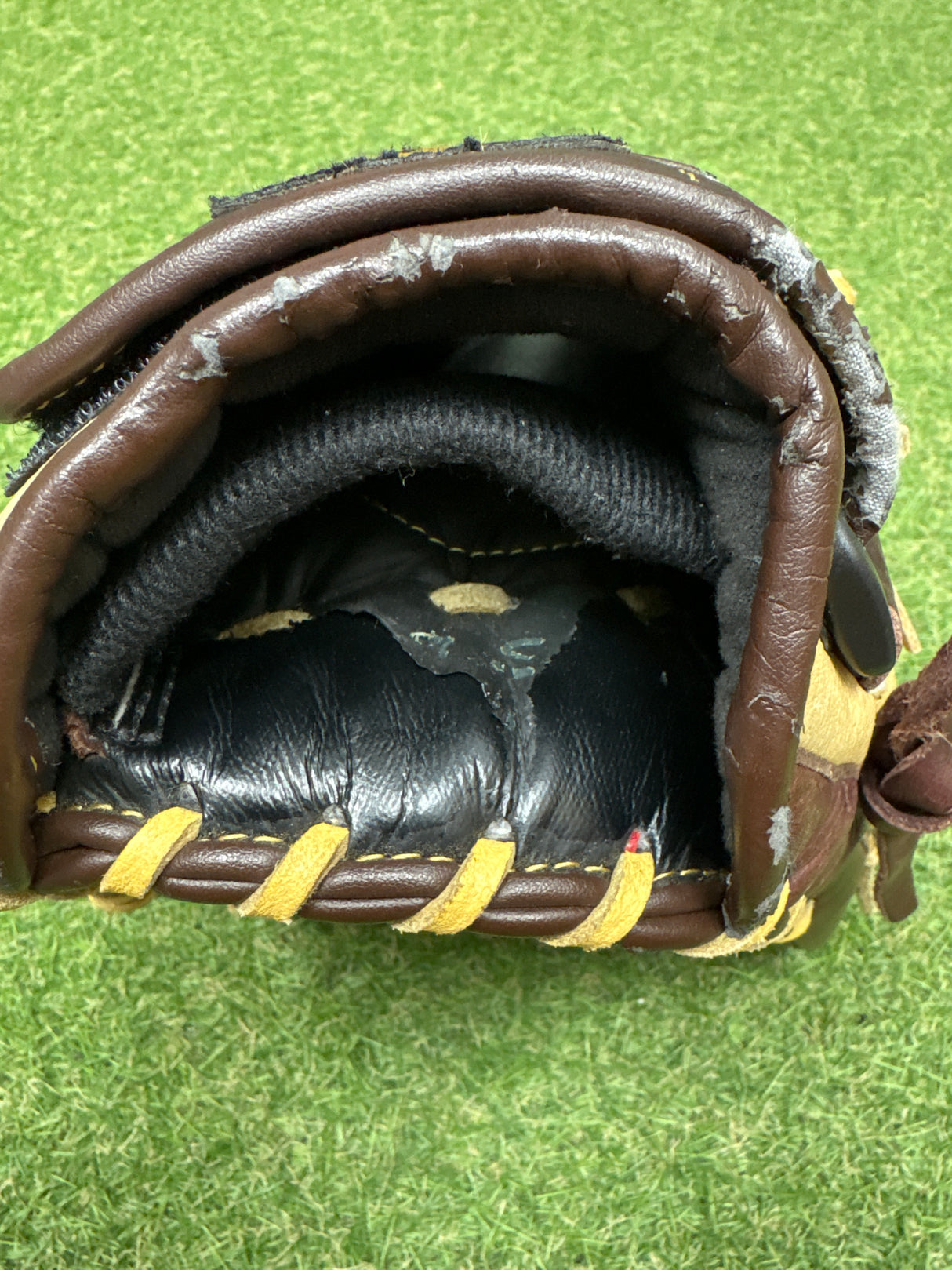 Used Mizuno Franchise 12.5in RHT Softball Glove