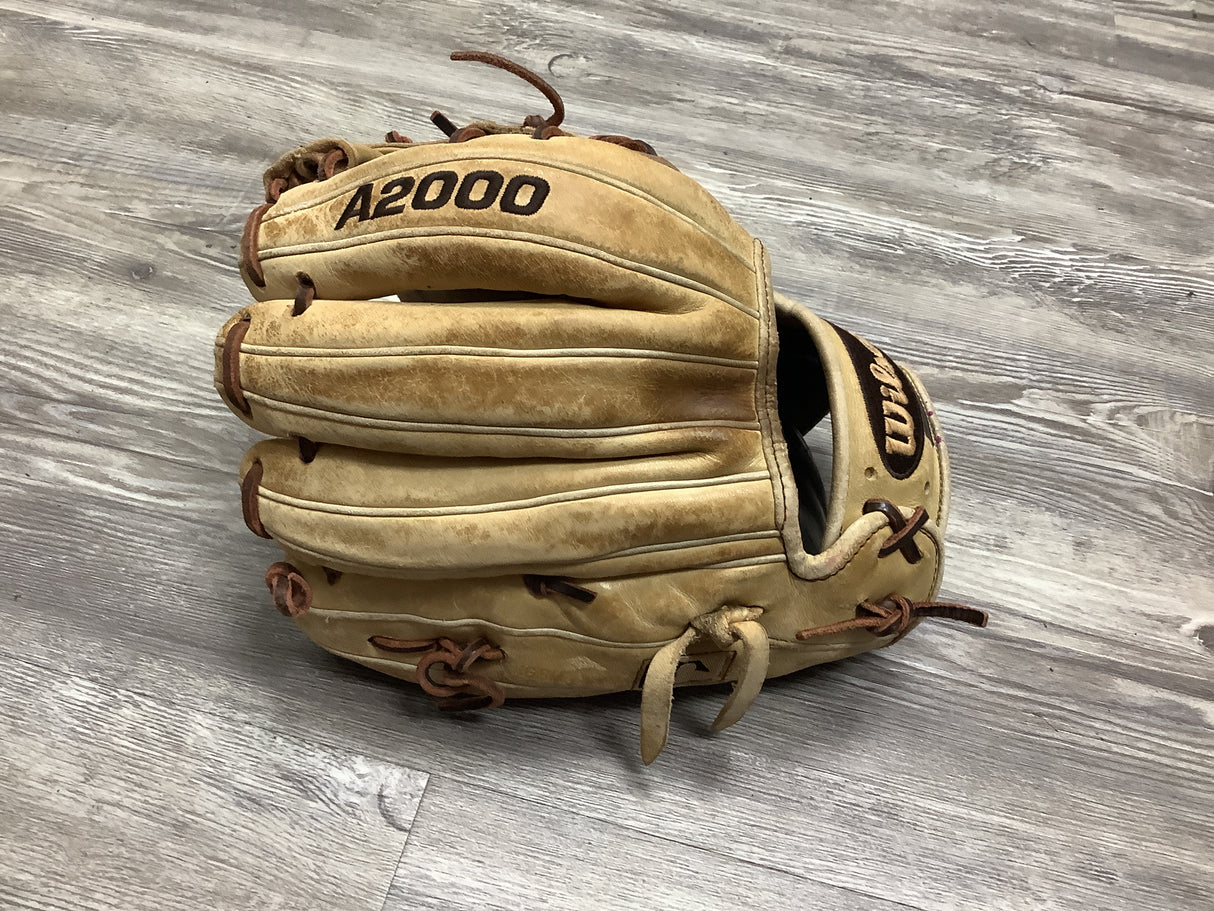 Used Wilson A2000 1786 11.5in Infield Baseball Glove