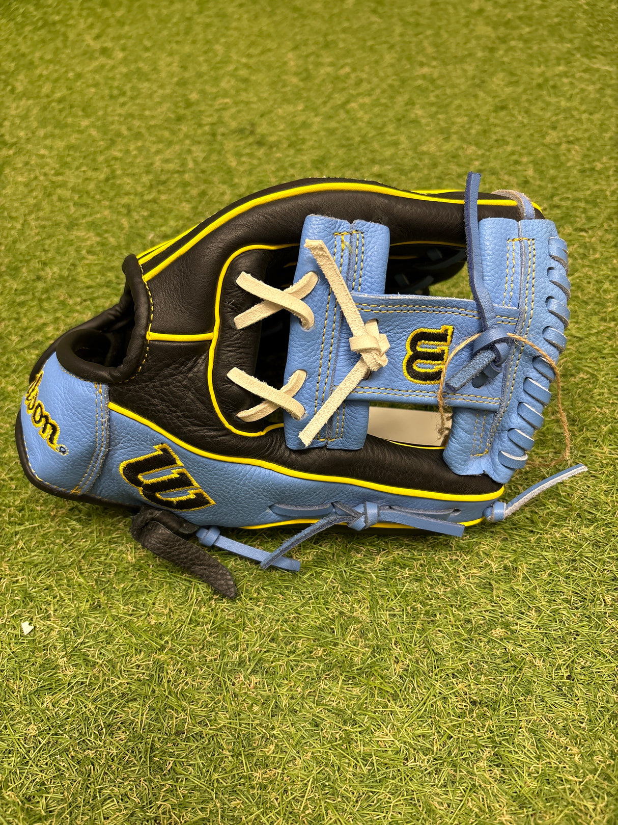 Used Wilson A550 11" Youth Baseball Glove