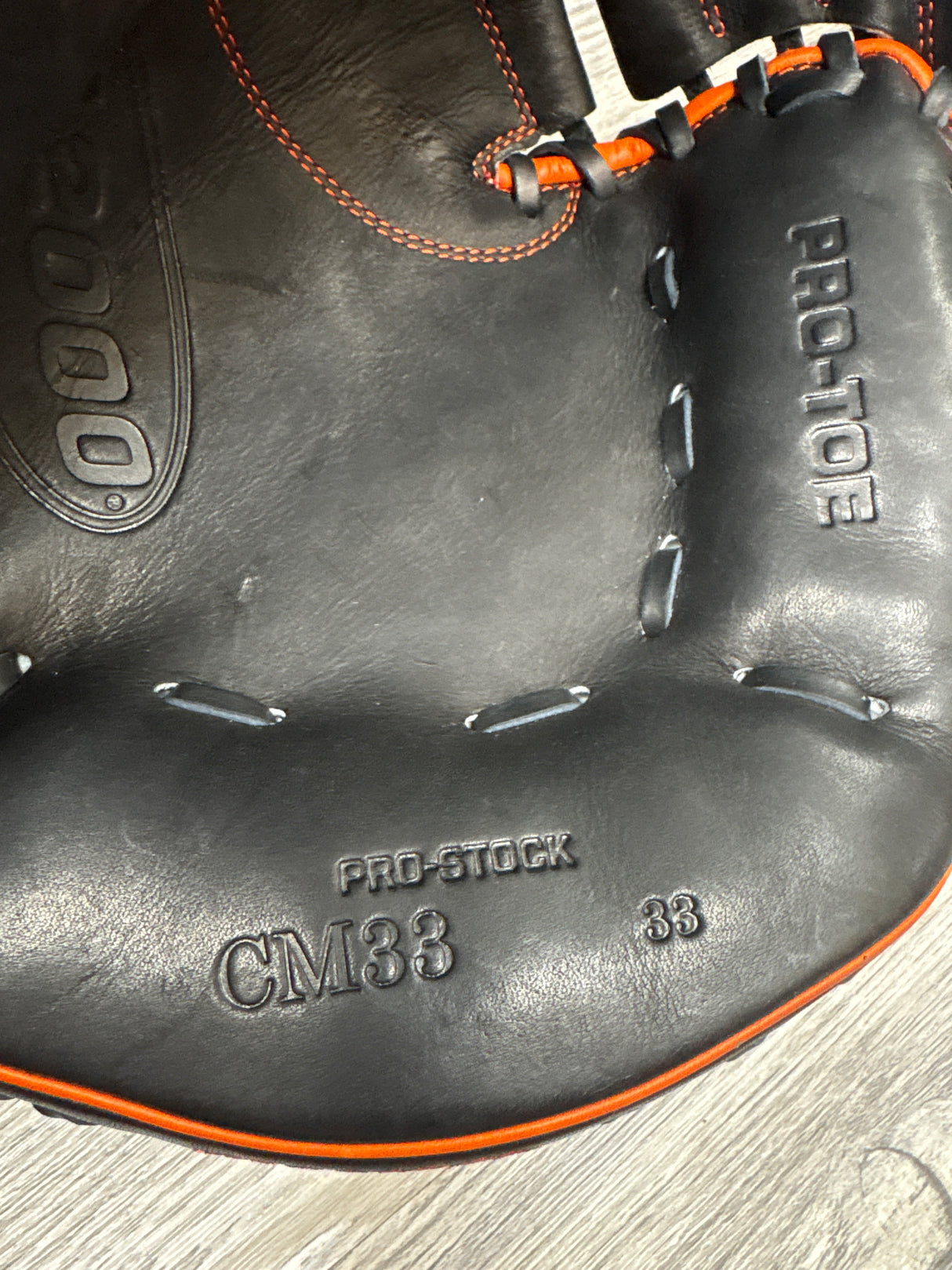 New Wilson A2000 33'' CM33SS SuperSkin Knoxville Series Catcher's Mitt