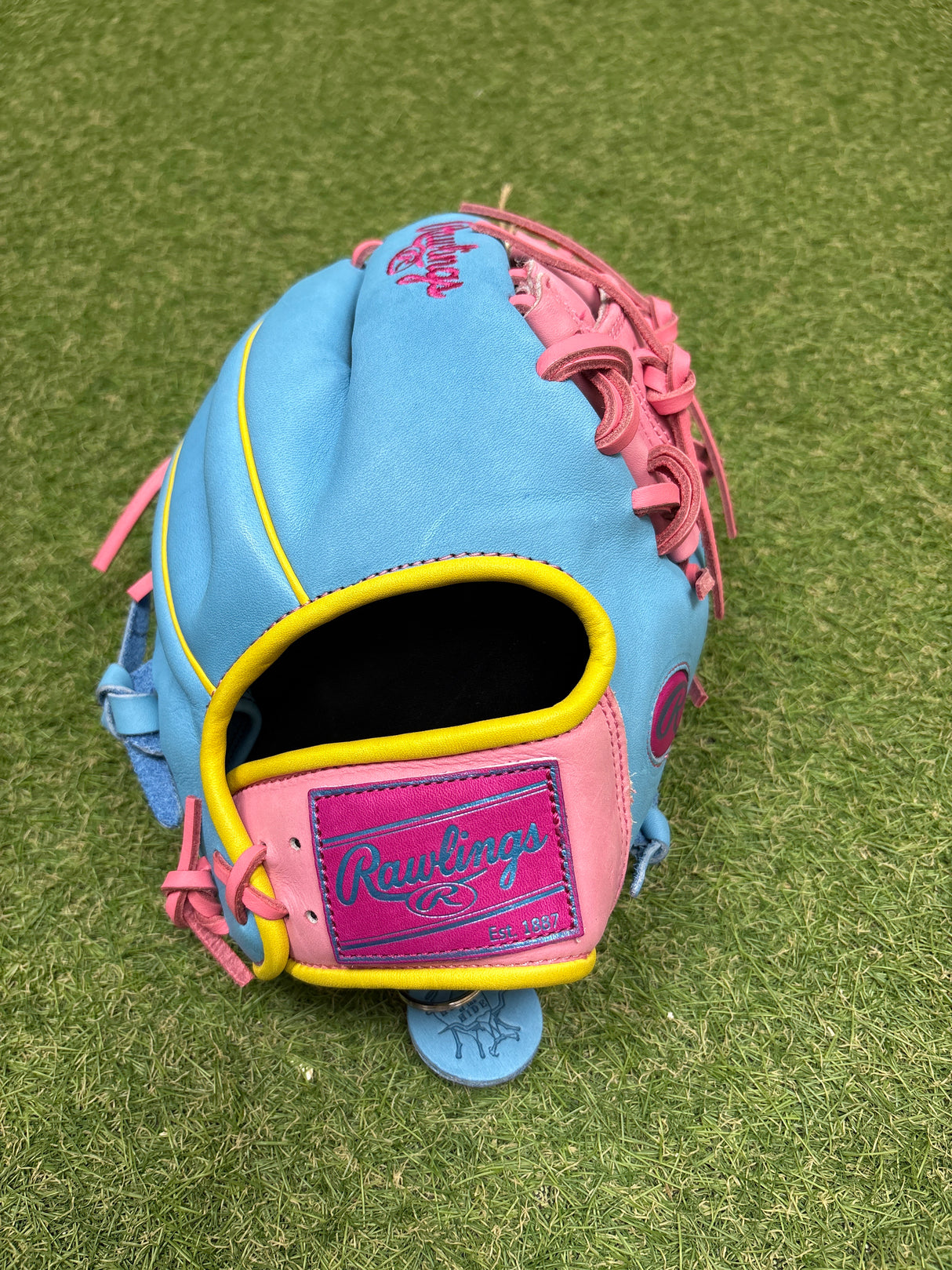 New Rawlings Heart of the Hide Spring Break 11.5" Infield RHT Baseball Glove