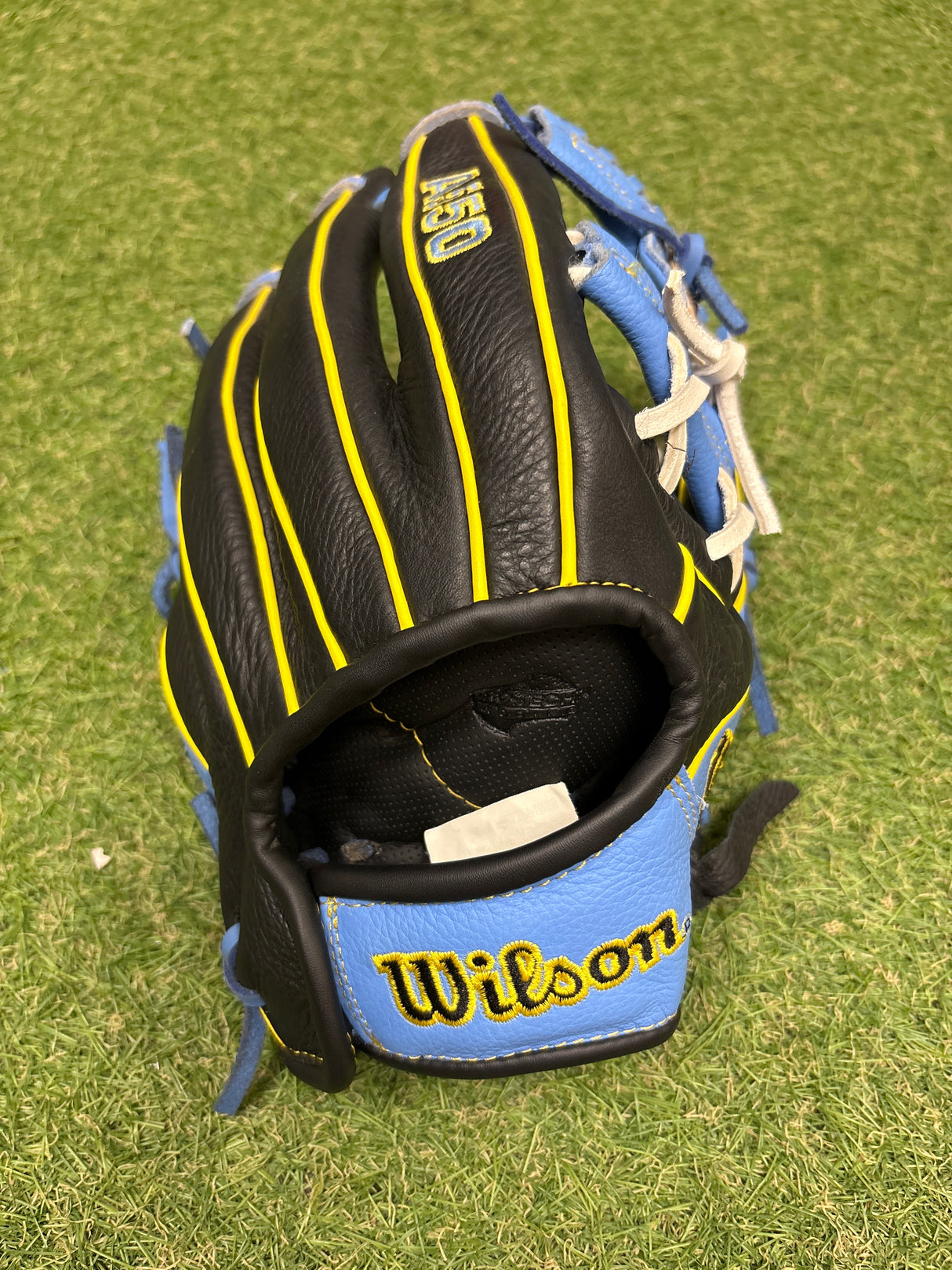 Used Wilson A550 11" Youth Baseball Glove