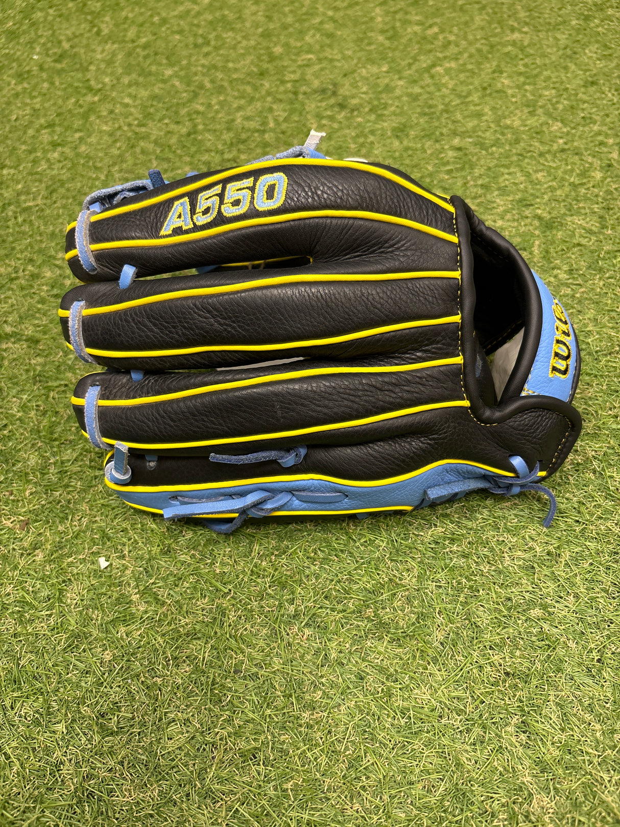 Used Wilson A550 11" Youth Baseball Glove