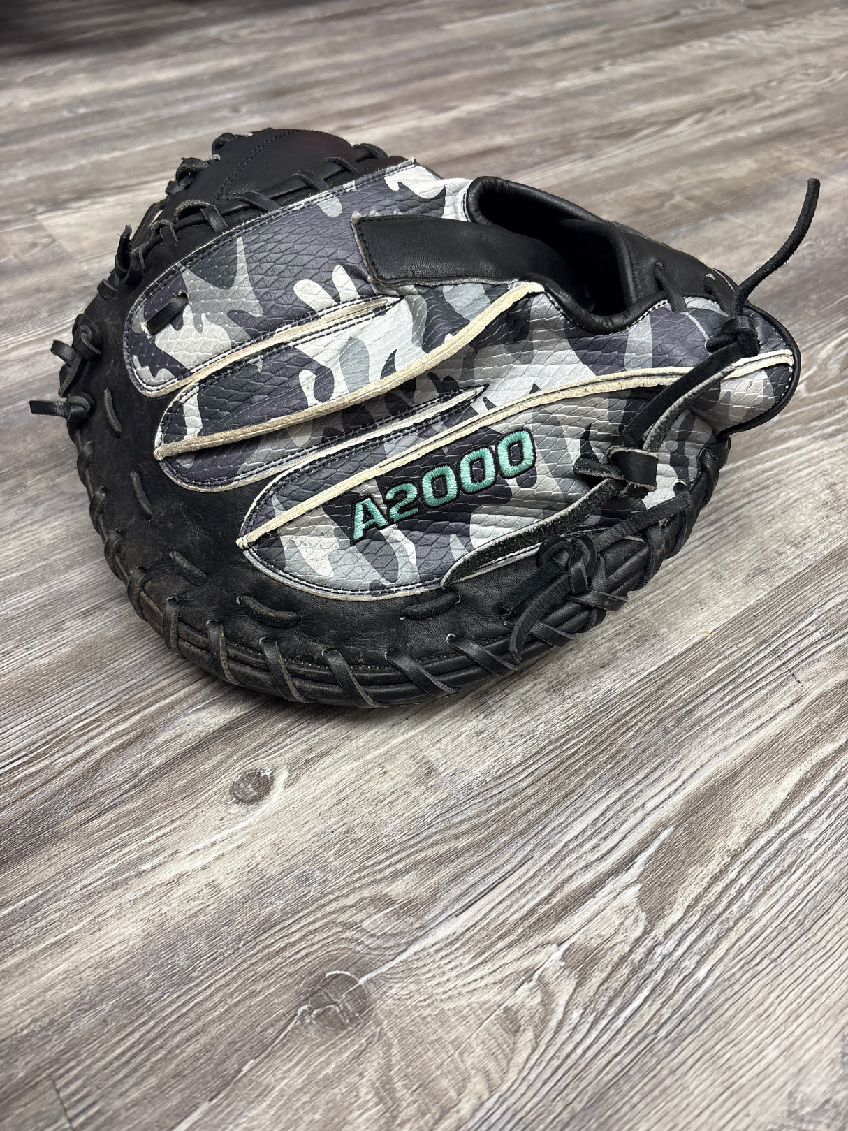 Used Wilson A2000 AW28 Super SnakeSkin Austin Wells 34" Baseball Catcher's Mitt