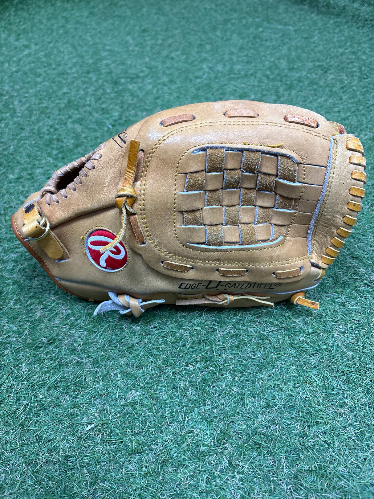 Used RAWLINGS 12.5 Fastback RBG36 JOSE CANSECO RHT Baseball Glove