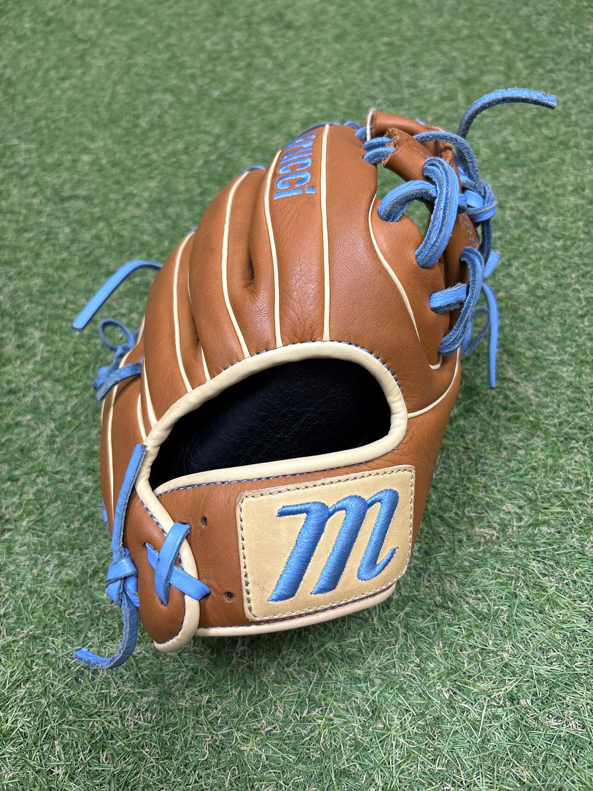 Used Marucci Oxbow 11.5" I-Web RHT Baseball Glove