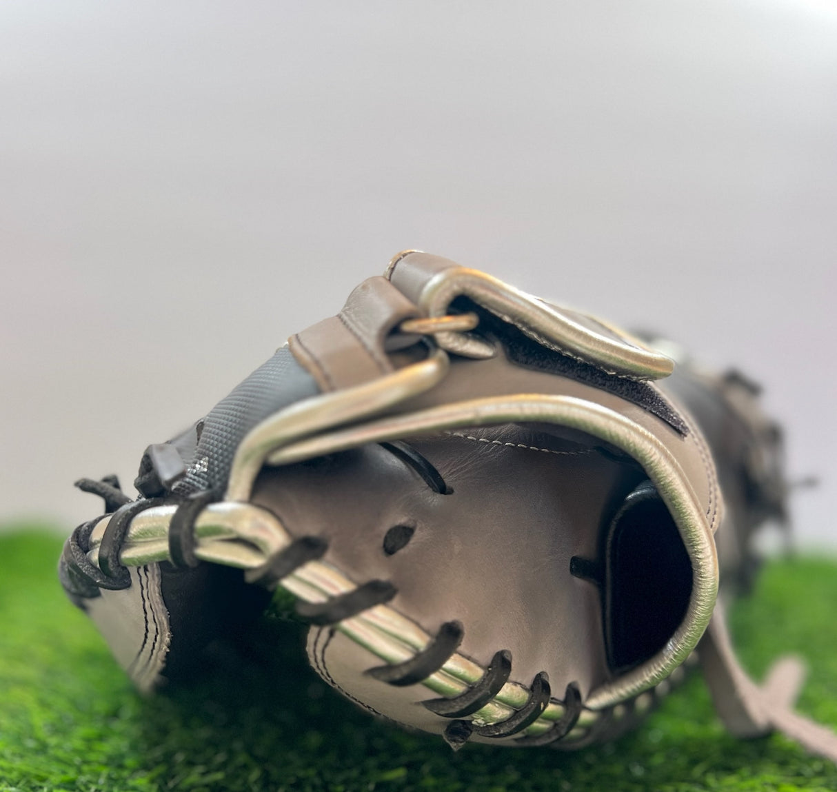Used Rawlings Gamer XLE 32.5in Catchers Mitt