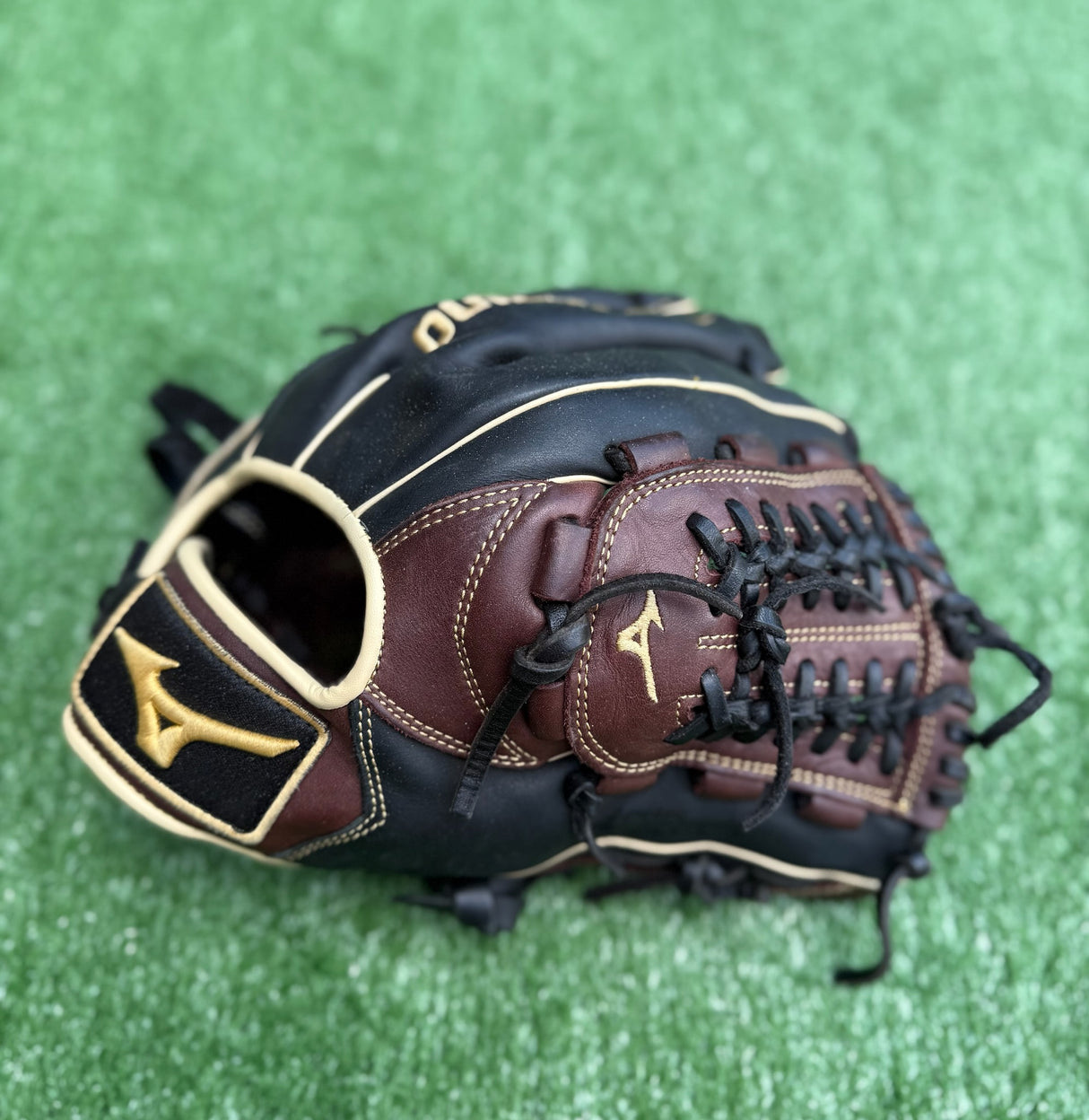 Used Mizuno MVP Prime 11.5in Trapeze Web Baseball Glove - Black/Cherry