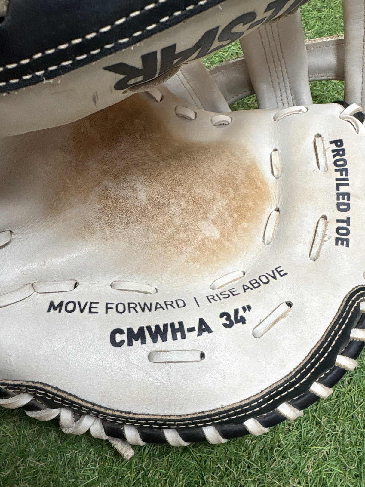 Used All-Star Heiress Series 34" Fastpitch RHT Catchers Mitt - White