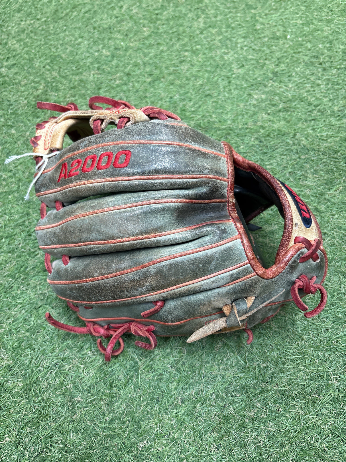 Used Wilson A2000 1788 11.25 I-Web Infielders Glove Navy & Blonde W/Red Lace