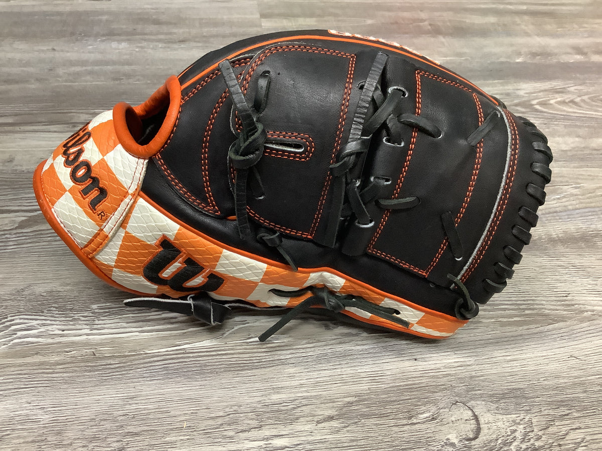 Used Wilson A2000 12" B2 SuperSkin Knoxville Series Pitcher Glove