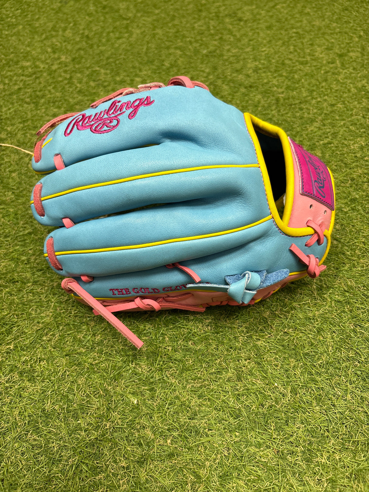 New Rawlings Heart of the Hide Spring Break 11.5" Infield RHT Baseball Glove