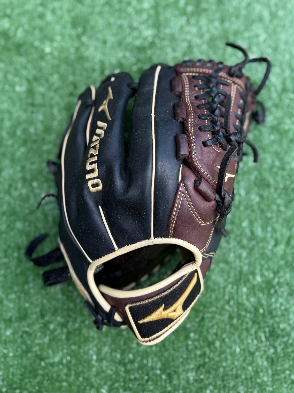 Used Mizuno MVP Prime 11.5in Trapeze Web Baseball Glove - Black/Cherry