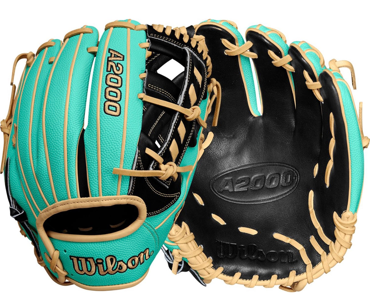 New Wilson 11.5” 1716 A2000 Baseball Glove